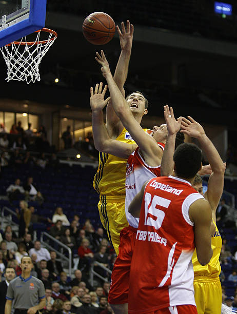 劲敌的比赛 劲敌的比赛